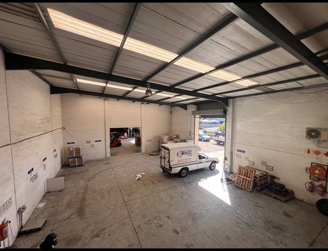 992M² WAREHOUSE TO LET IN AIRPORT INDUSTRIA